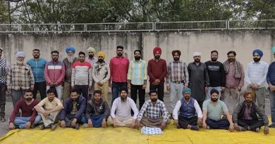 ਪੰਜਾਬ ਸਰਕਾਰ ‘ਚ ਇੱਕ ਹੋਰ ਮੁਆਫੀਵੀਰ! ਠੇਕਾ ਮੁਲਾਜ਼ਮਾਂ ਦੇ ਪ੍ਰਧਾਨ ਵਰਿੰਦਰ ਮੋਮੀ ‘ਤੇ 2 ਕਰੋੜ ਰੁਪਏ ਸਰਕਾਰ ਕੋਲੋਂ ਲੈਣ ਦਾ ਅਧਿਕਾਰੀ ਨੇ ਪਹਿਲਾਂ ਲਾਇਆ ਦੋਸ਼, ਫਿਰ ਮੰਗੀ ਮਾਫੀ!