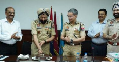 DIG ਮਨਦੀਪ ਸਿੱਧੂ ਦੀ 37 ਸਾਲਾਂ ਦੀ ਸ਼ਾਨਦਾਰ ਪੁਲਿਸ ਸੇਵਾ ਬਦਲੇ DGP ਗੌਰਵ ਯਾਦਵ ਨੇ ਰਾਜ ਪੱਧਰੀ ਮੀਟਿੰਗ ‘ਚ ਕੇਕ ਕੱਟ ਕੇ ਕੀਤੀ ਸ਼ਲਾਘਾ