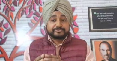 ਸਕੂਲ ਇੰਚਾਰਜ ਸਸਪੈਂਡ ਕੀਤੇ ਜਾਣ ‘ਤੇ ਭੜਕੇ ਡੀਟੀਐਫ਼ ਪ੍ਰਧਾਨ! ਕਿਹਾ- ਟੀਚਰ ਪੱਲਿਓਂ ਪੈਸੇ ਖ਼ਰਚ ਕਰਕੇ ਮੰਤਰੀਓਂ ਤੁਹਾਡੀ ਆਓ ਭਗਤ ਕਰਦੇ ਨੇ, ਤੁਸੀਂ ਉਨ੍ਹਾਂ ਨੂੰ ਟਿੱਚਰਾਂ ਕਰ ਰਹੇ ਹੋ.. ਸ਼ਰਮ ਕਰੋ!