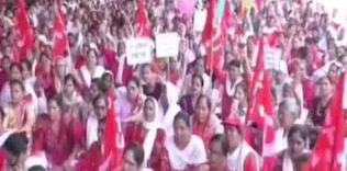 Punjab News: ਆਂਗਨਵਾੜੀ ਮੁਲਾਜ਼ਮਾਂ ਵੱਲੋਂ ਸਰਕਾਰੀ ਤਾਨਾਸ਼ਾਹੀ ਖਿਲਾਫ ਭਾਰੀ ਰੋਸ ਪ੍ਰਦਰਸ਼ਨ, ਪੜ੍ਹੋ ਪੂਰਾ ਮਾਮਲਾ