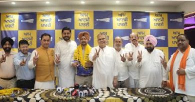 ਪੰਜਾਬ ਕਾਂਗਰਸ ਨੂੰ ਵੱਡਾ ਝਟਕਾ! ਟਕਸਾਲੀ ਲੀਡਰ AAP ‘ਚ ਸ਼ਾਮਲ