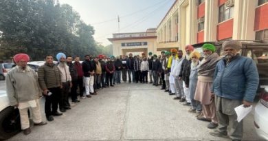 ਅਧਿਆਪਕਾਂ ਅਤੇ ਮੁਲਾਜ਼ਮਾਂ ਵਿਰੁੱਧ FIR ਦਰਜ ਕਰਨ ਦੀ ਸਿਫਾਰਸ਼ ਵਿਰੁੱਧ SKM ਨੇ ਪ੍ਰਸ਼ਾਸਨ ਨੂੰ ਦਿੱਤਾ ਮੰਗ ਪੱਤਰ