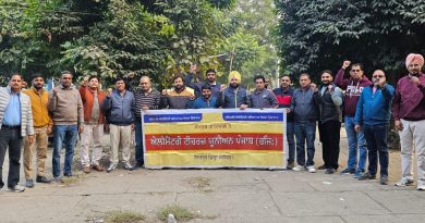 ਮਹਿਲਾ ਮੁਲਾਜ਼ਮਾਂ ਦੀਆਂ ਦੂਰ-ਦੁਰਾਡੇ ਚੋਣ ਡਿਊਟੀਆਂ ਲਗਾ ਕੇ, ਪ੍ਰਸ਼ਾਸਨ ਚੋਣ ਕਮਿਸ਼ਨ ਦੇ ਆਦੇਸ਼ਾਂ ਦੀਆਂ ਉਡਾ ਰਿਹੈ ਧੱਜੀਆਂ 