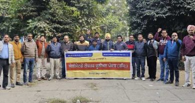 ਮਹਿਲਾ ਮੁਲਾਜ਼ਮਾਂ ਦੀਆਂ ਦੂਰ-ਦੁਰਾਡੇ ਚੋਣ ਡਿਊਟੀਆਂ ਲਗਾ ਕੇ, ਪ੍ਰਸ਼ਾਸਨ ਚੋਣ ਕਮਿਸ਼ਨ ਦੇ ਆਦੇਸ਼ਾਂ ਦੀਆਂ ਉਡਾ ਰਿਹੈ ਧੱਜੀਆਂ 