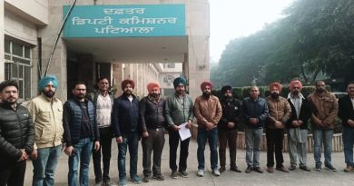 ਚੋਣਾਂ ਦਰਮਿਆਨ ਫੱਟੜ ਹੋਏ ਅਧਿਆਪਕਾਂ ਨੂੰ ਦਿੱਤਾ ਜਾਵੇ ਮੁਆਵਜ਼ਾ! ਟੀਚਰ ਯੂਨੀਅਨਾਂ ਦਾ ਵਫ਼ਦ DC ਨੂੰ ਮਿਲਿਆ