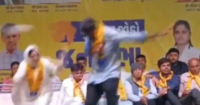 ਵੱਡੀ ਖ਼ਬਰ: AAP ਵਿਧਾਇਕ ‘ਤੇ ਰੈਲੀ ਦੌਰਾਨ ਸੁੱਟੀ ਜੁੱਤੀ! ਵੇਖੋ ਵੀਡੀਓ