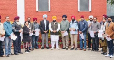 ਪੰਜਾਬ ਸਕੂਲ ਸਿੱਖਿਆ ਬੋਰਡ ਦੇ ਕੱਚੇ ਮੁਲਾਜ਼ਮਾਂ ਨੂੰ ਲੋਹੜੀ ਦਾ ਤੋਹਫ਼ਾ! ਹਰਜੋਤ ਬੈਂਸ ਨੇ ਸੌਂਪੇ ਰੈਗੂਲਰਾਈਜ਼ੇਸ਼ਨ ਸਰਟੀਫ਼ਿਕੇਟ